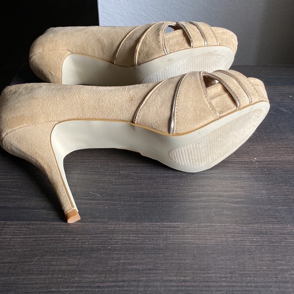 Just Fab Peep Toe Platform Pumps. Sz 7. - Picture 3 of 4